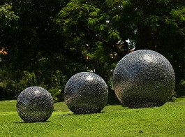 sfere din metal pentru gradina statui