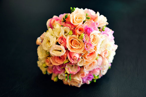buchet de mireasa cu flori roz